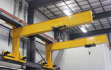 Wall traveling jib crane